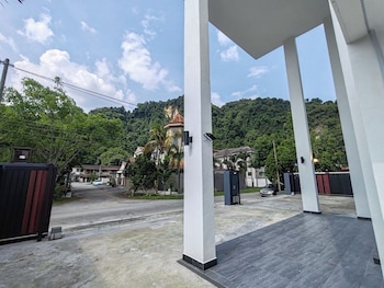 khoo family villa