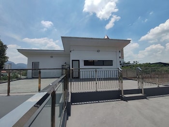 khoo family villa