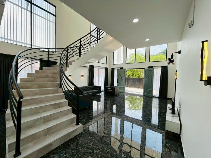 khoo family villa
