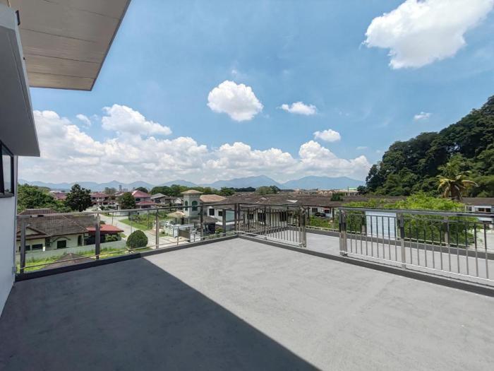 khoo family villa