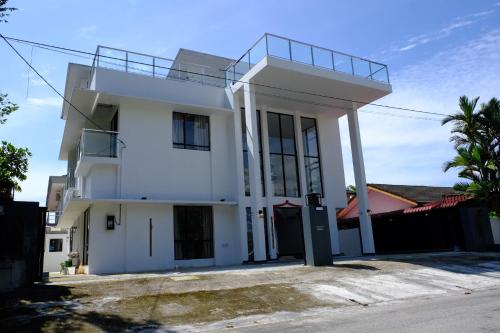khoo family villa