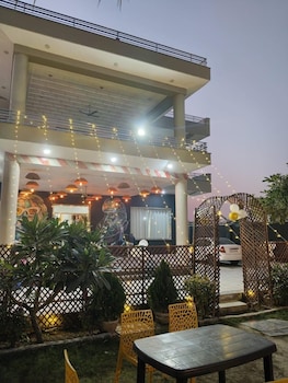 gobravo 11 6bhk farm with pool sohna road gurgaon