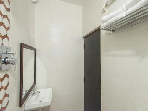 daffodils by la maison charu