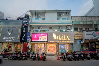 daffodils by la maison charu