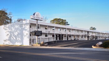The Derby Inn And Suites,,2 star