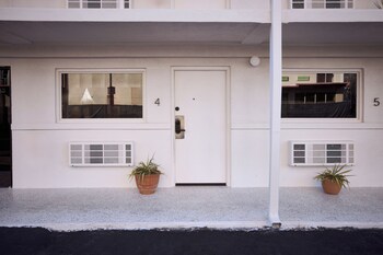 The Derby Inn And Suites,,2 star