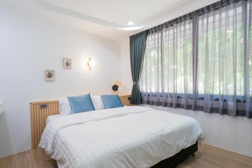 phunaya phuket oldtown hotel