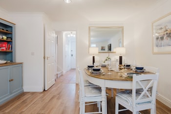 Stylish Retreat With Garden In Tetbury,,2 star