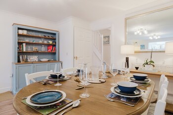 Stylish Retreat With Garden In Tetbury,,2 star