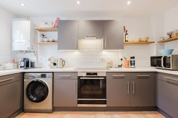 Stylish Retreat With Garden In Tetbury,,2 star