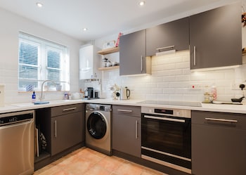 Stylish Retreat With Garden In Tetbury,,2 star