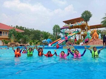 trang oasis waterpark hotel
