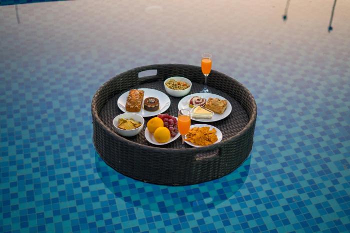elivaas 5 bhk with pvt pool zenora