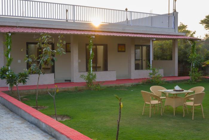 elivaas 5 bhk with pvt pool zenora