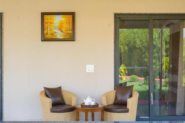 elivaas 5 bhk with pvt pool zenora