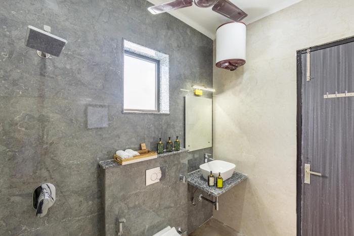 elivaas 5 bhk with pvt pool zenora