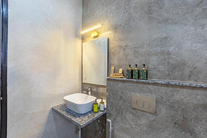 elivaas 5 bhk with pvt pool zenora