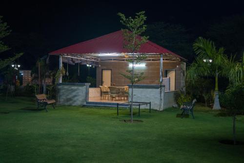 elivaas 5 bhk with pvt pool zenora