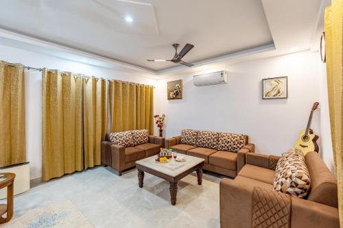 elivaas 5 bhk with pvt pool zenora