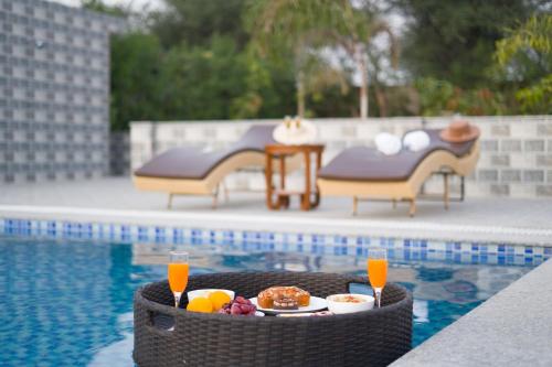 elivaas 5 bhk with pvt pool zenora