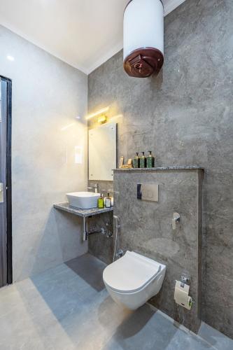 elivaas 5 bhk with pvt pool zenora