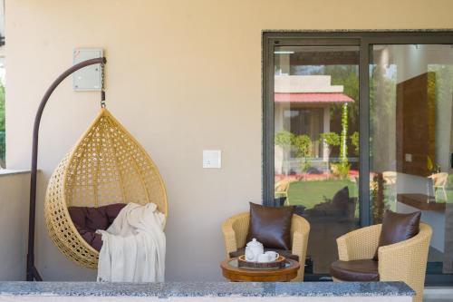 elivaas 5 bhk with pvt pool zenora