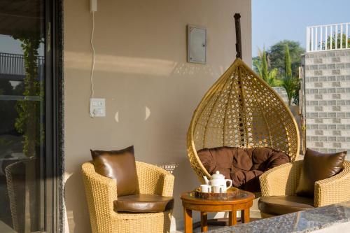 elivaas 5 bhk with pvt pool zenora