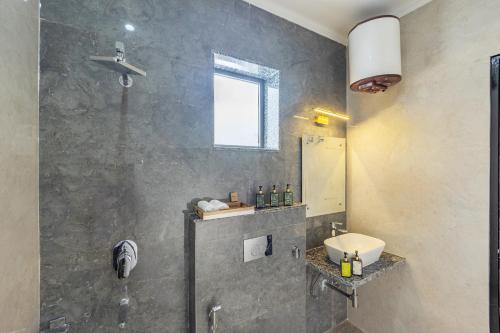elivaas 5 bhk with pvt pool zenora