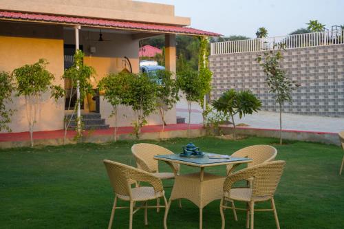 elivaas 5 bhk with pvt pool zenora