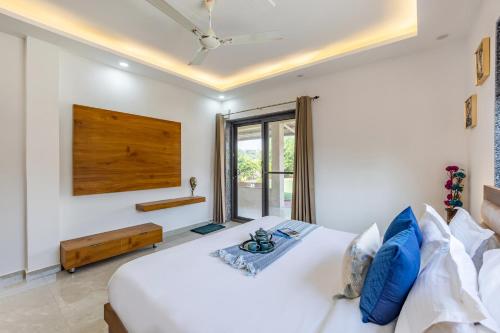 elivaas 5 bhk with pvt pool zenora