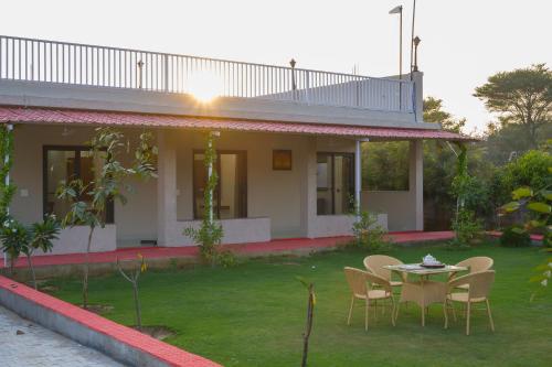 elivaas 5 bhk with pvt pool zenora