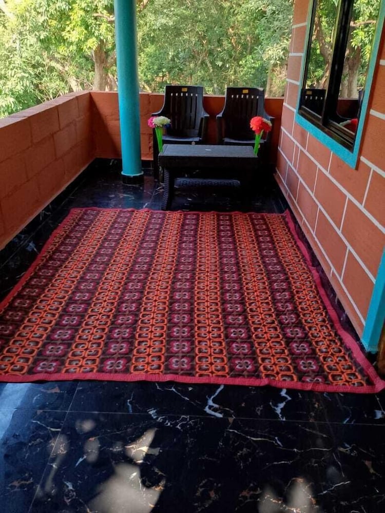 parvati gust house