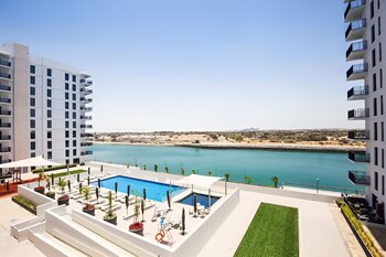 Luxe Ventures Waters Edge Haven,,0 star