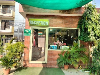 gaurav resorts and apartment