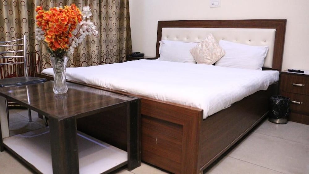 gaurav resorts and apartment