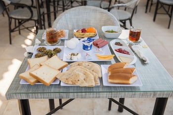 Royal Cairo Hotel,Nubar St Bab El Louk,4 star
