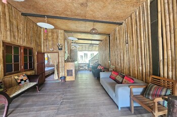 Mae Mae Home,,3 star