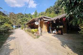 Mae Mae Home,,3 star