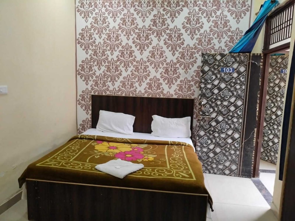 icy yellow kridha expo stay