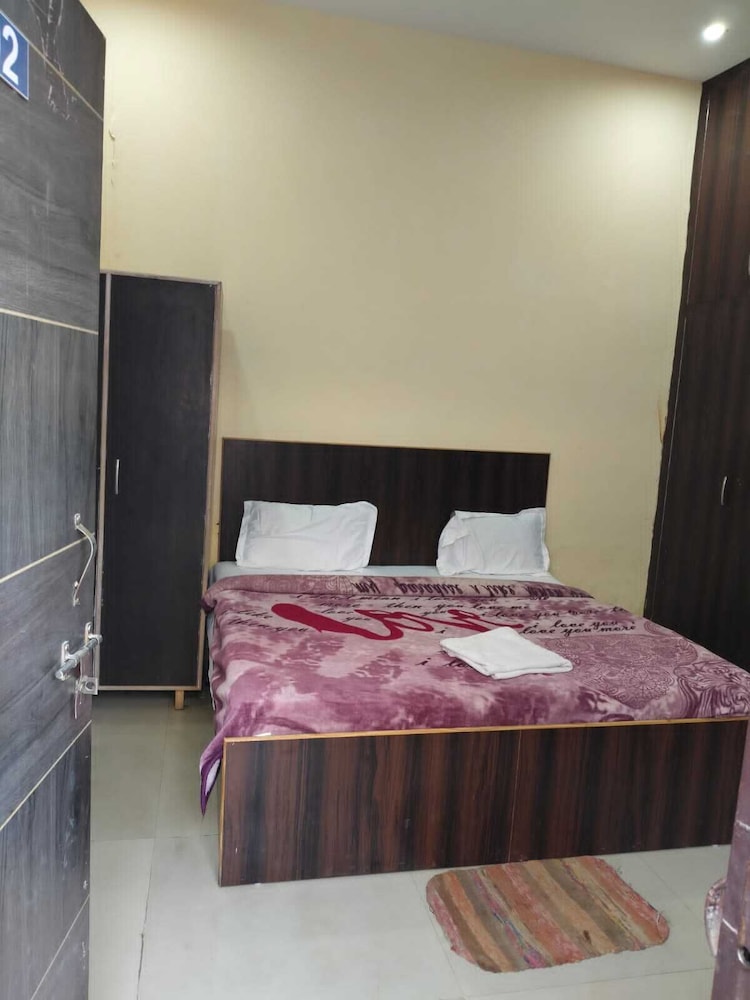 icy yellow kridha expo stay