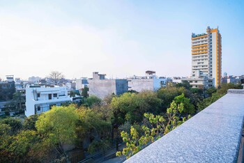 treebo royal grand sector 71