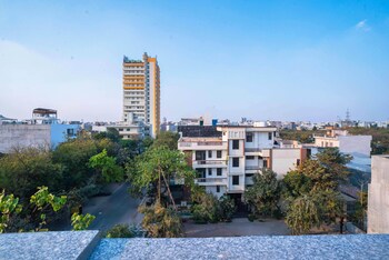 treebo royal grand sector 71