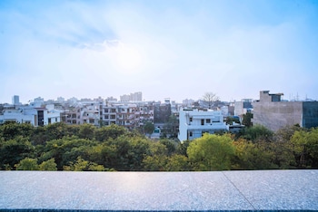 treebo royal grand sector 71