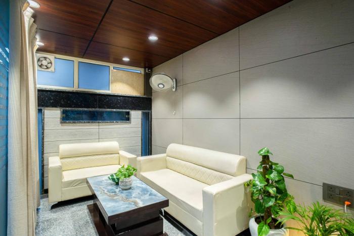 treebo royal grand sector 71