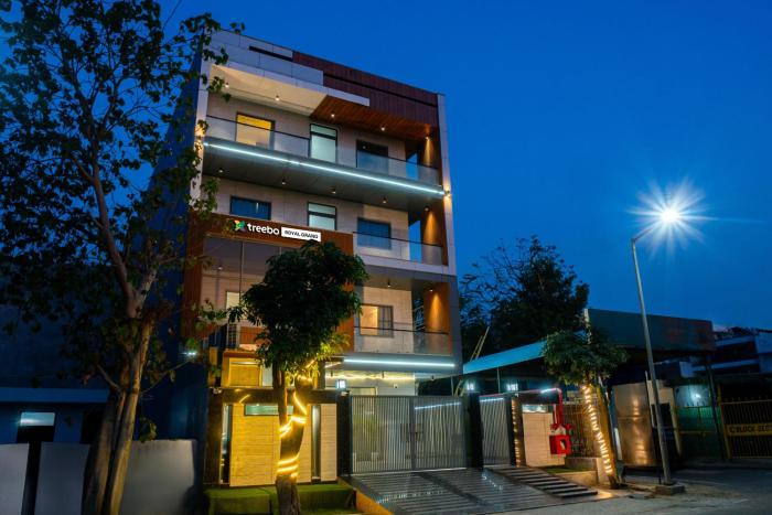 treebo royal grand sector 71