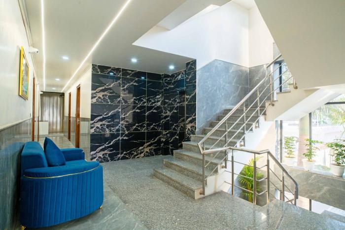 treebo royal grand sector 71