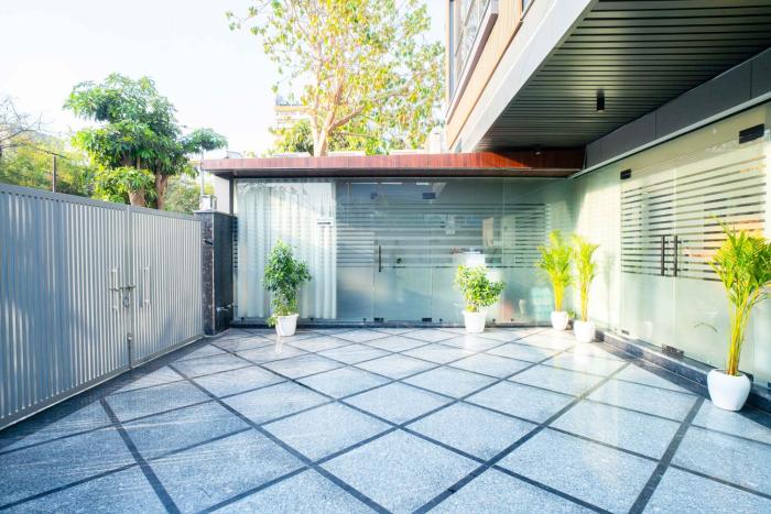 treebo royal grand sector 71