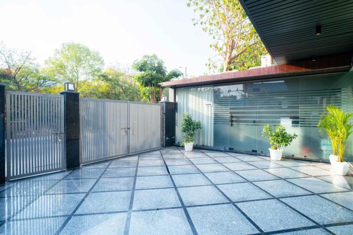 treebo royal grand sector 71