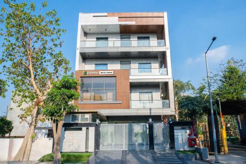 Treebo Royal Grand, Sector 71,,3 star