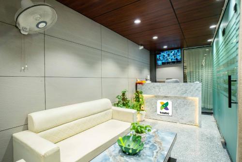 Treebo Royal Grand, Sector 71,,3 star